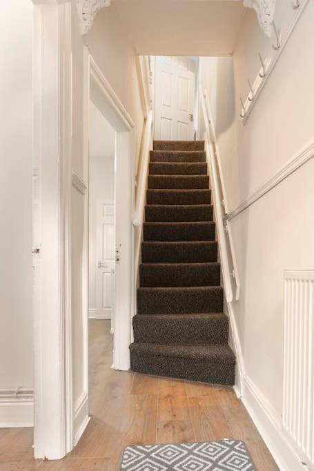 3-Bedroom Home In Liverpool L15 With Free Parking ภายนอก รูปภาพ