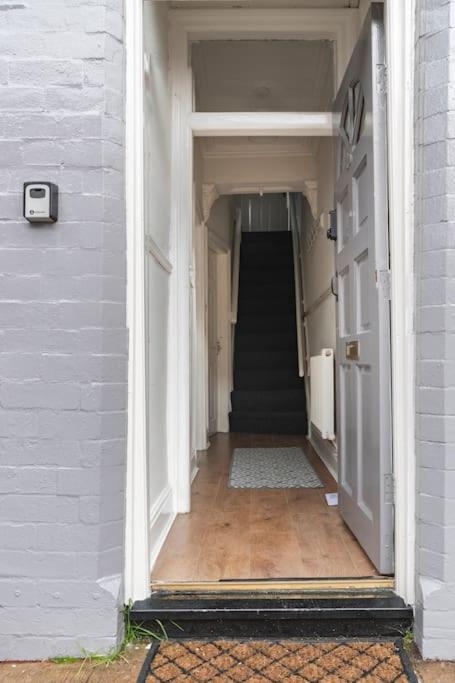 3-Bedroom Home In Liverpool L15 With Free Parking ภายนอก รูปภาพ